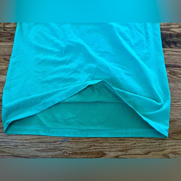 Lululemon Men’s Metal Tech V-Neck Short Sleeve Shirt - Medium - Picture 3 of 9